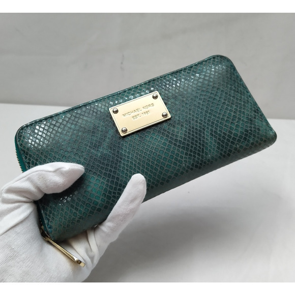 Michael Kors Green Leather Snakeskin Embossed Zip Around Credit Card Wallet - Picture 3 of 16
